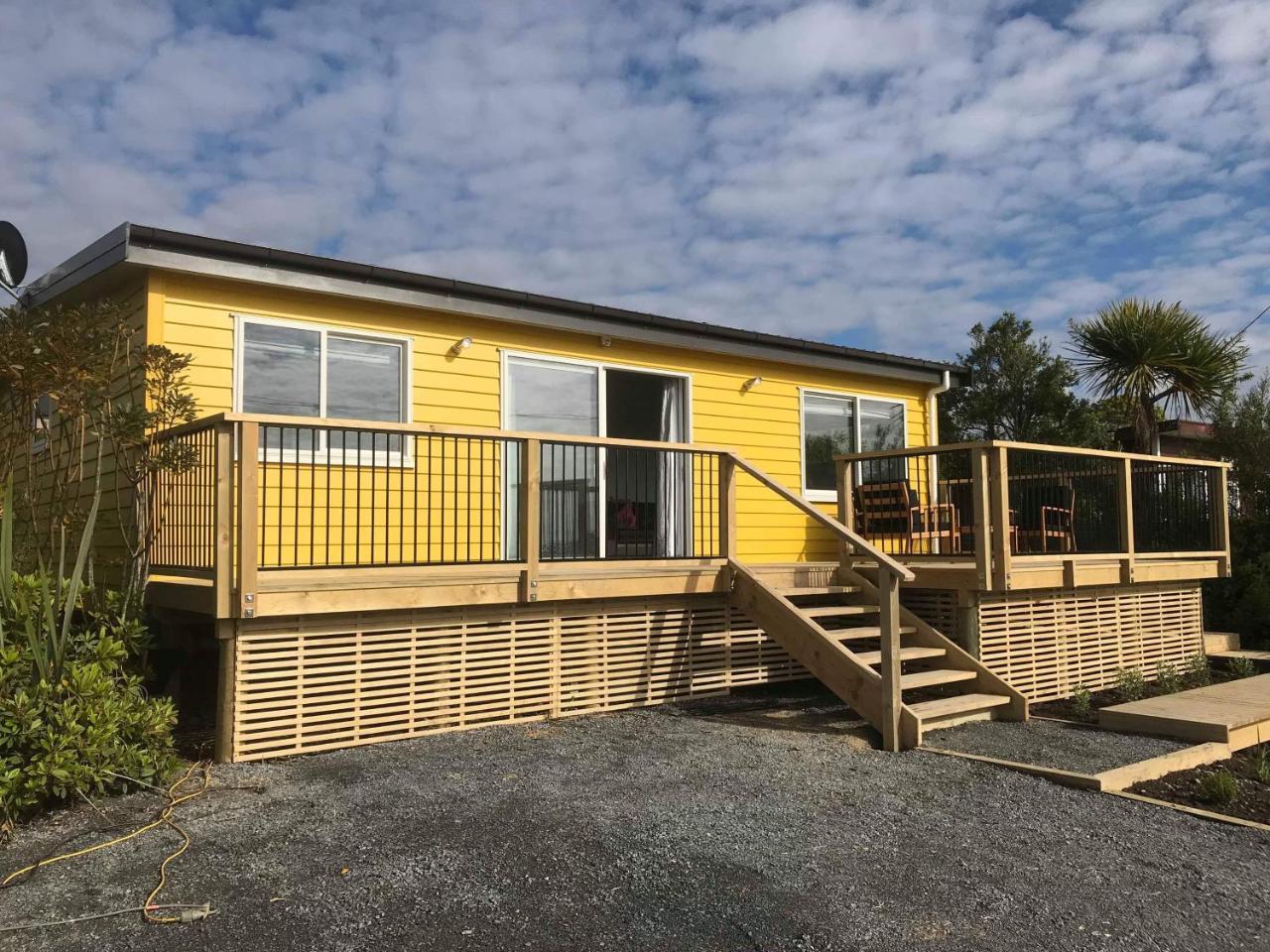 The Yellow House Kaka Point Exteriör bild